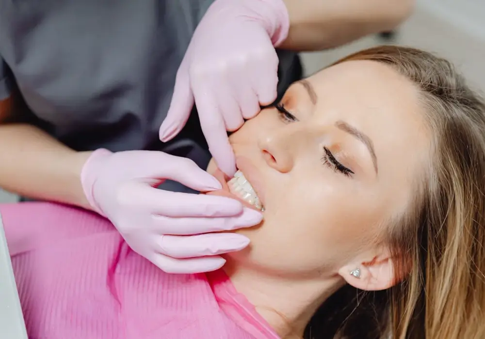 Jak boli kieszonka dziąsłowa? Objawy i kiedy do dentysty