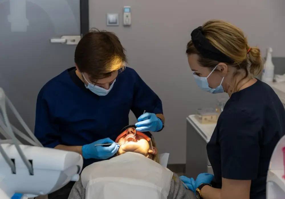 Ile trzyma znieczulenie u dentysty? Sprawdź, kiedy wraca czucie