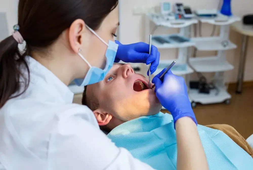 Czy dentysta może wystawić L4? Kiedy zwolnienie jest możliwe