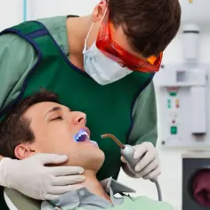 Ile kosztuje wizyta u dentysty bez ubezpieczenia? Ceny i usługi, które warto znać