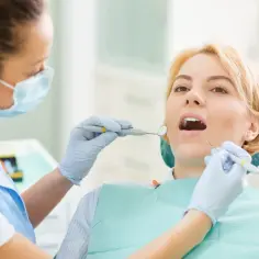 Ile kosztuje prywatna wizyta u dentysty? Sprawdź ceny i porady