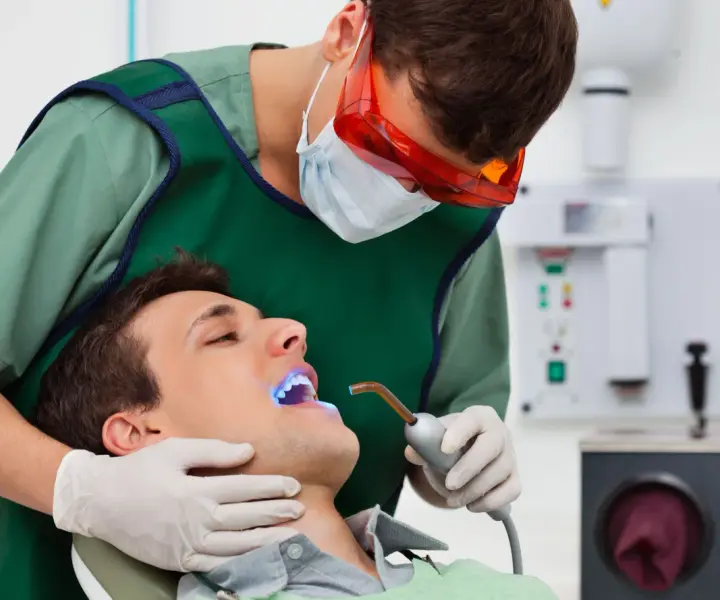 Ile kosztuje wizyta u dentysty bez ubezpieczenia? Ceny i usługi, które warto znać