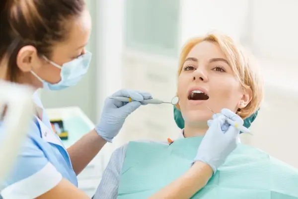 Ile kosztuje prywatna wizyta u dentysty? Sprawdź ceny i porady