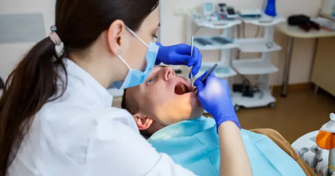 Czy dentysta może wystawić L4? Kiedy zwolnienie jest możliwe